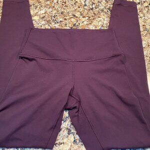 LuLulemon Plum Size 6 Wunder Under with pillling